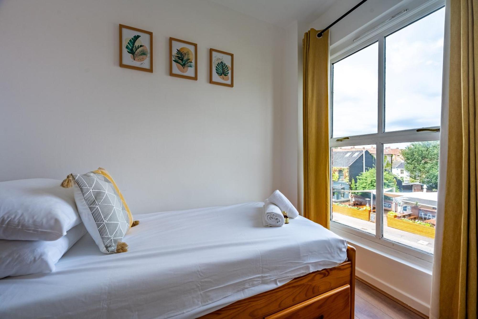 Апартаменты Swift Host Golden Triangle 2 Bed With Parking Норвич Экстерьер фото