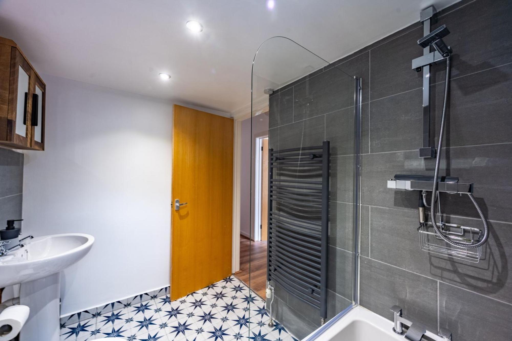 Апартаменты Swift Host Golden Triangle 2 Bed With Parking Норвич Экстерьер фото