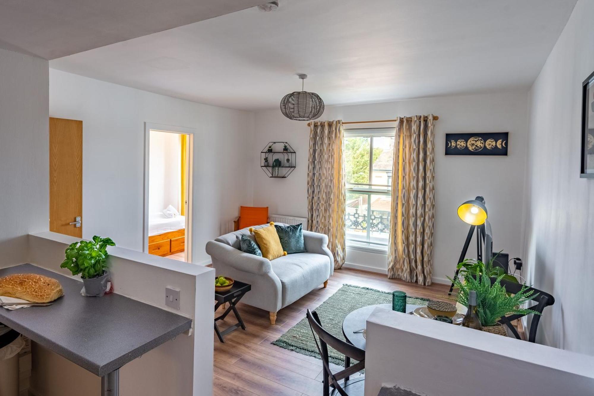 Апартаменты Swift Host Golden Triangle 2 Bed With Parking Норвич Экстерьер фото