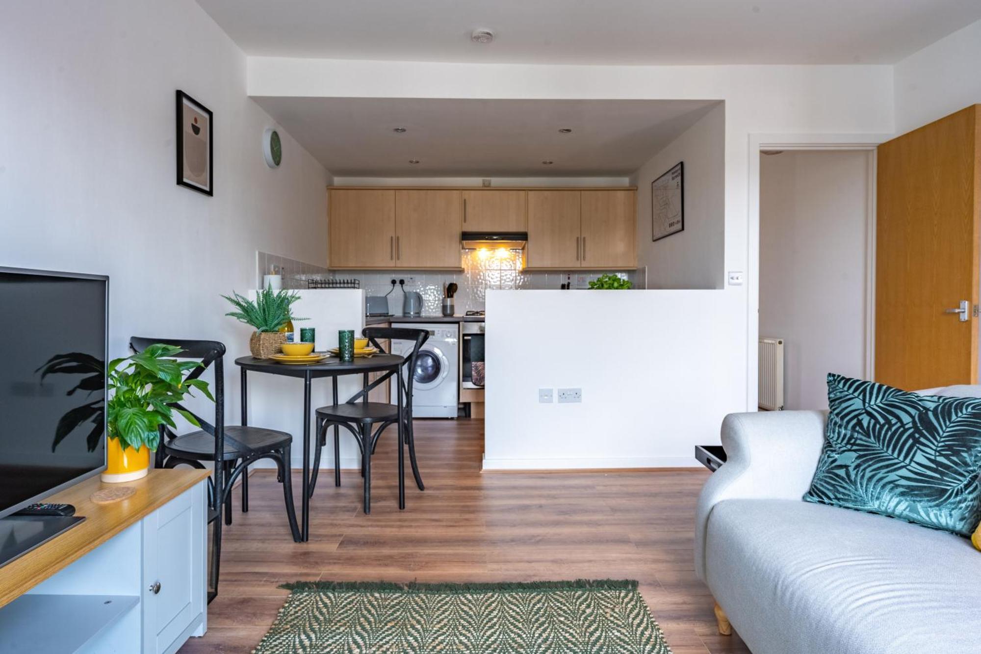 Апартаменты Swift Host Golden Triangle 2 Bed With Parking Норвич Экстерьер фото