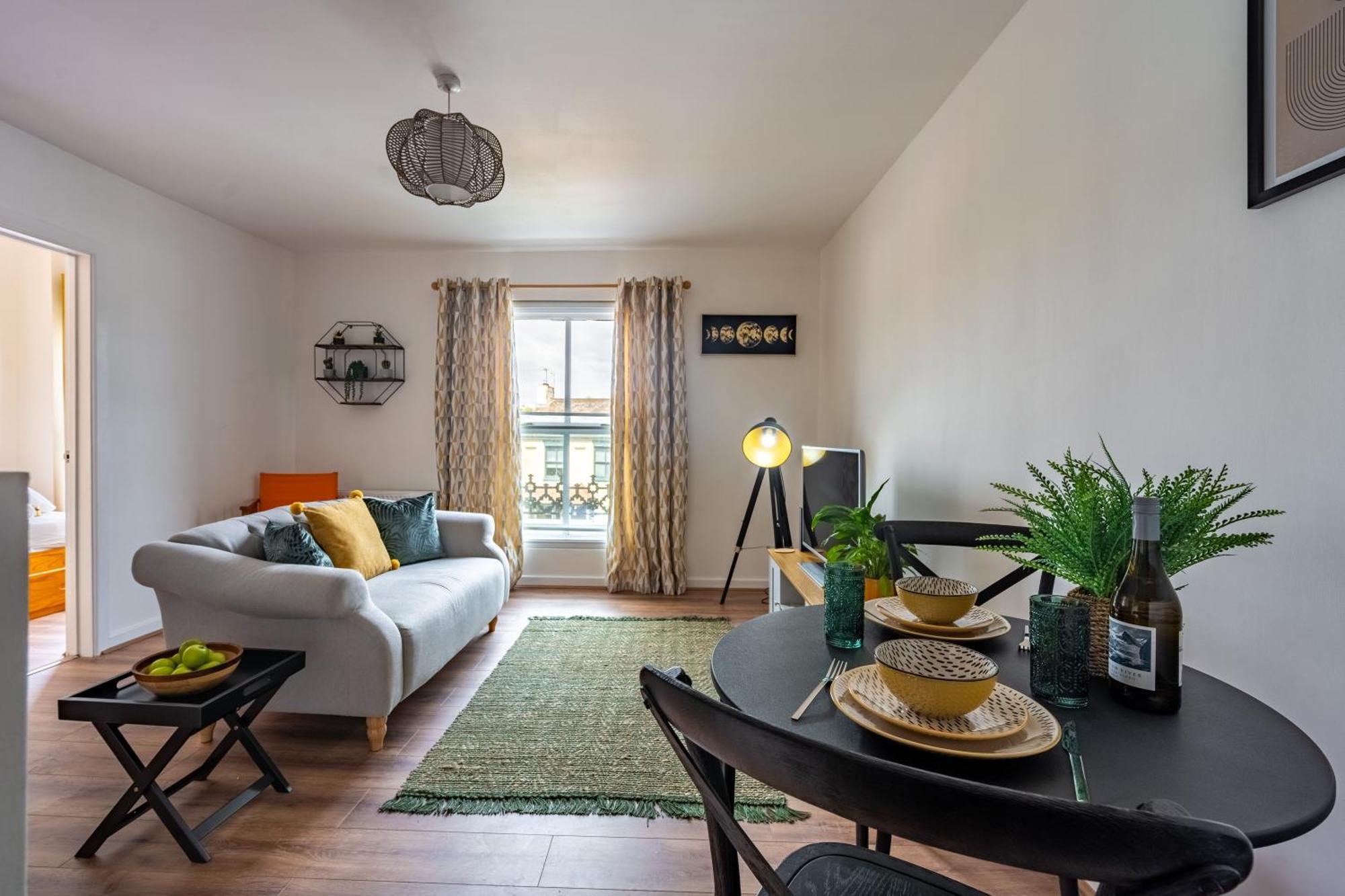 Апартаменты Swift Host Golden Triangle 2 Bed With Parking Норвич Экстерьер фото