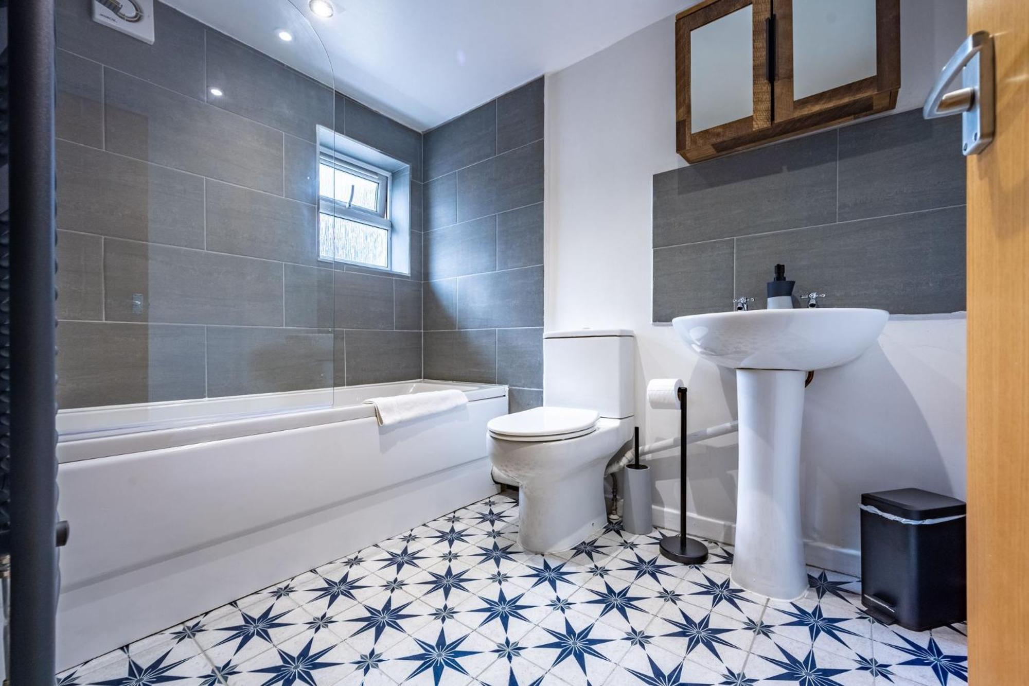 Апартаменты Swift Host Golden Triangle 2 Bed With Parking Норвич Экстерьер фото